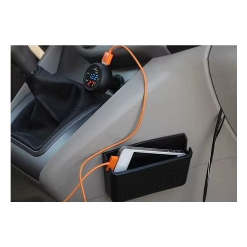 Szivargyujtós voltmérő USB porttal hőmérővel
