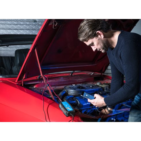 Okos Akkumulátor töltő Victron Energy Blue Smart 12V 7A BPC120731064R